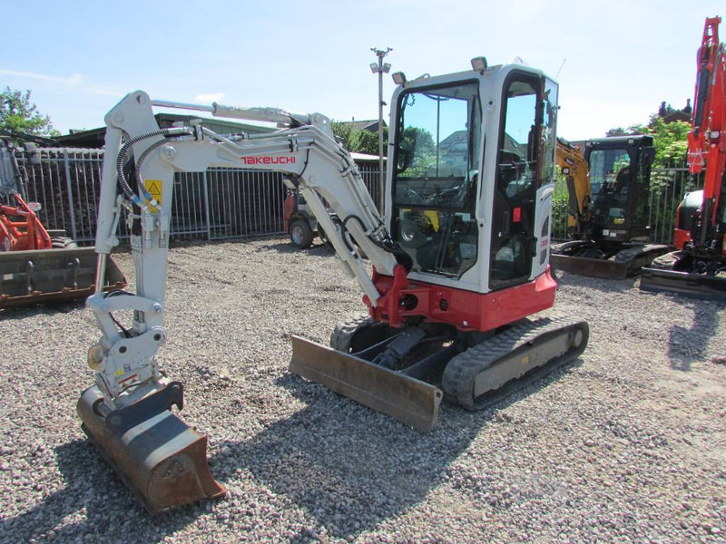 Takeuchi TB 325 R Minibagger 34.500 EUR - Minigrävmaskin: bild 2 Takeuchi TB 325 R Minibagger 34.500 EUR - Minigrävmaskin: bild 2