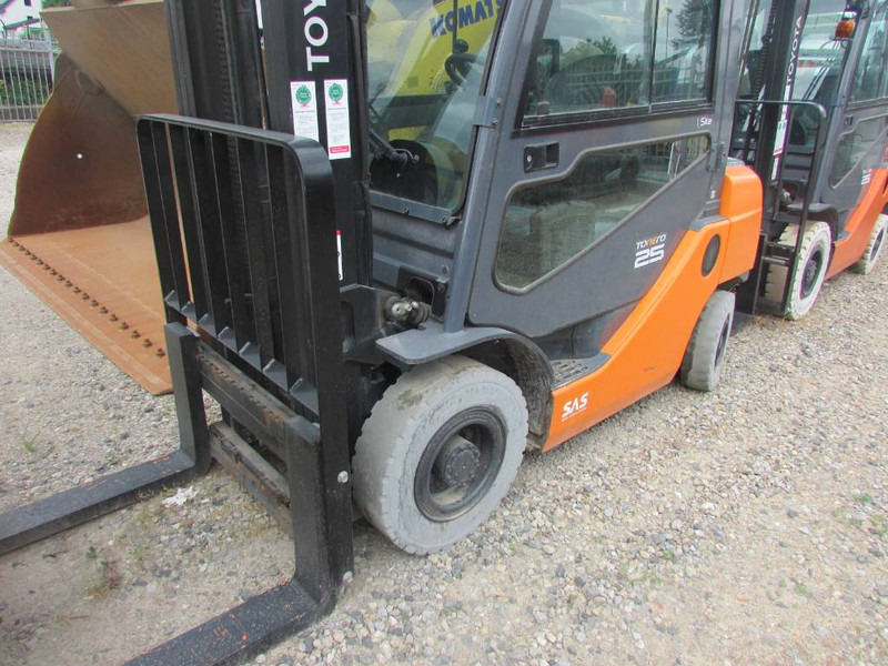 Toyota 02-8 FGF 25 Tonero 25 Gas Stapler 7.500 EUR - Gasoltruck: bild 2 Toyota 02-8 FGF 25 Tonero 25 Gas Stapler 7.500 EUR - Gasoltruck: bild 2