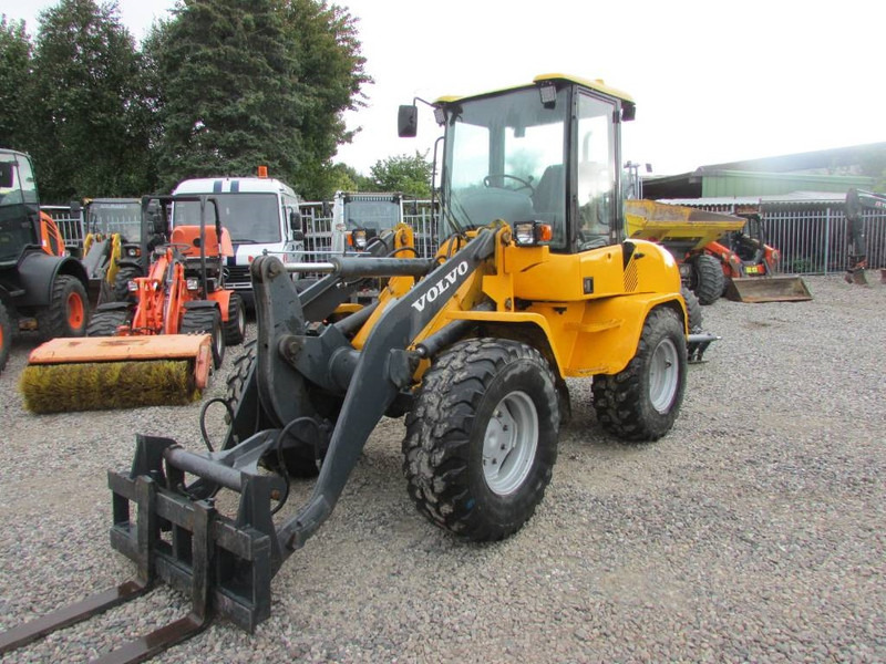Volvo L 35 B-Z Radlader 16.000 EUR - Hjullastare: bild 2 Volvo L 35 B-Z Radlader 16.000 EUR - Hjullastare: bild 2