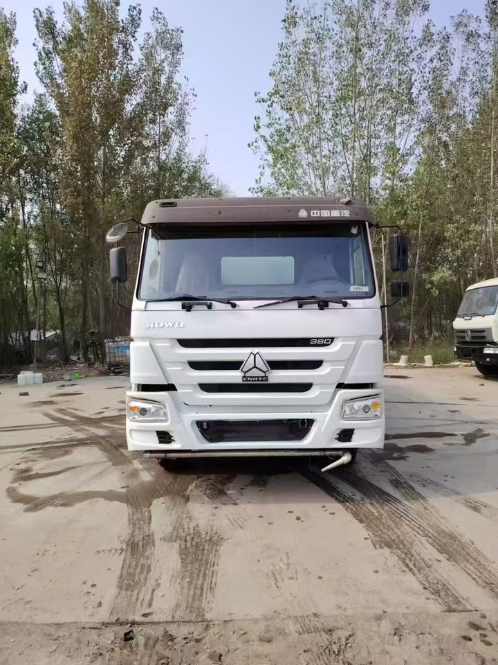 SINOTRUK HOWO sprinkler - Tankbil: bild 5 SINOTRUK HOWO sprinkler - Tankbil: bild 5