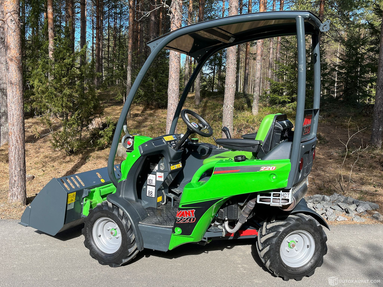 Avant 220 kahdella työlaitteella, 2021, vain 196h,, Jyväskylä - Minilastare: bild 3 Avant 220 kahdella työlaitteella, 2021, vain 196h,, Jyväskylä - Minilastare: bild 3