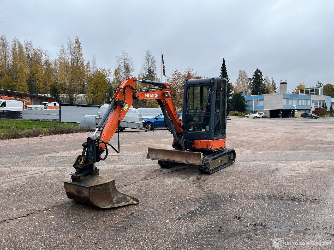 Hitachi Zaxis 29U, kaivinkone kallistajalla ja tyvitaitolla, 2014, Kouvola - Minigrävmaskin: bild 2 Hitachi Zaxis 29U, kaivinkone kallistajalla ja tyvitaitolla, 2014, Kouvola - Minigrävmaskin: bild 2
