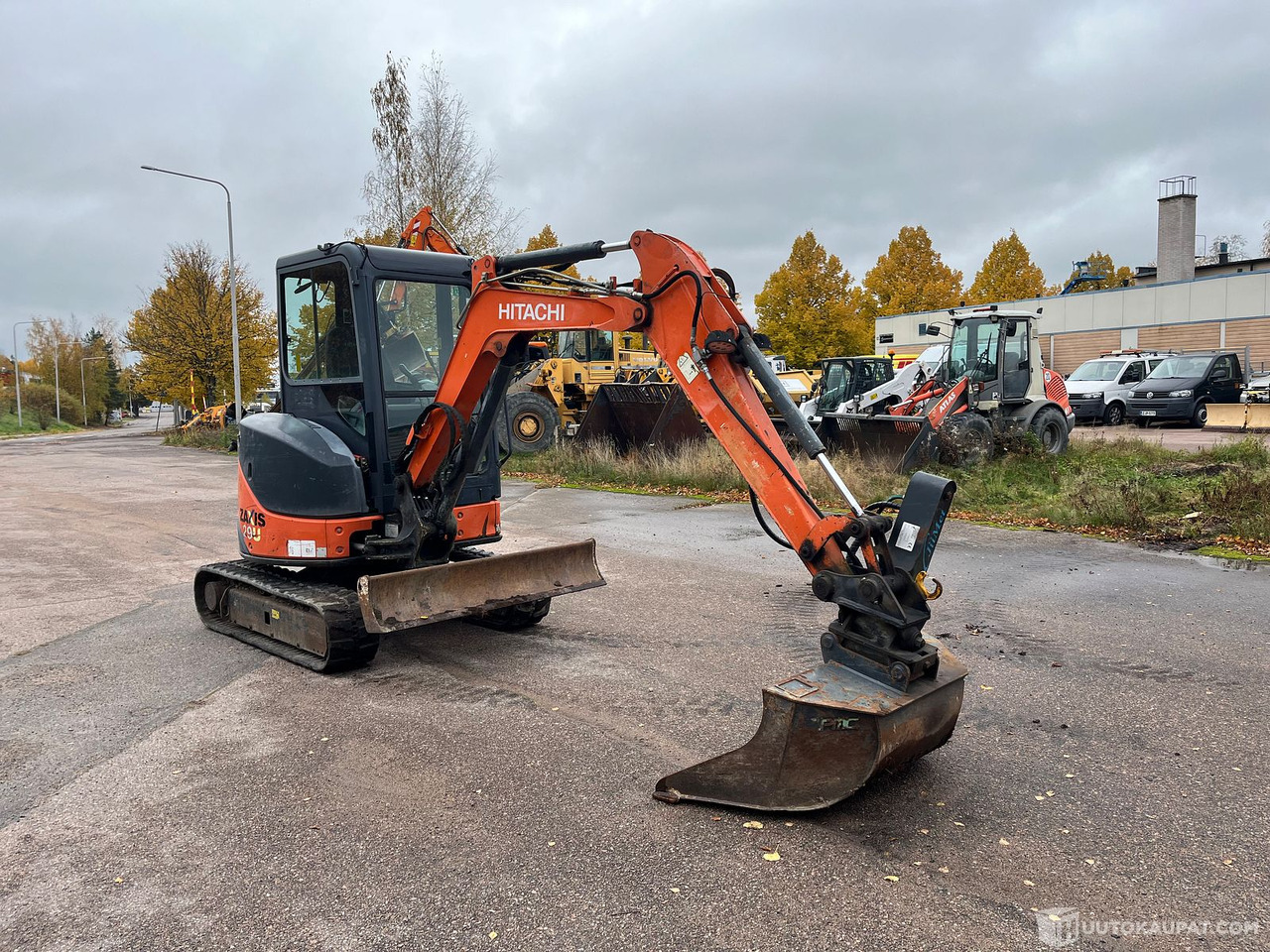 Hitachi Zaxis 29U, kaivinkone kallistajalla ja tyvitaitolla, 2014, Kouvola - Minigrävmaskin: bild 4 Hitachi Zaxis 29U, kaivinkone kallistajalla ja tyvitaitolla, 2014, Kouvola - Minigrävmaskin: bild 4