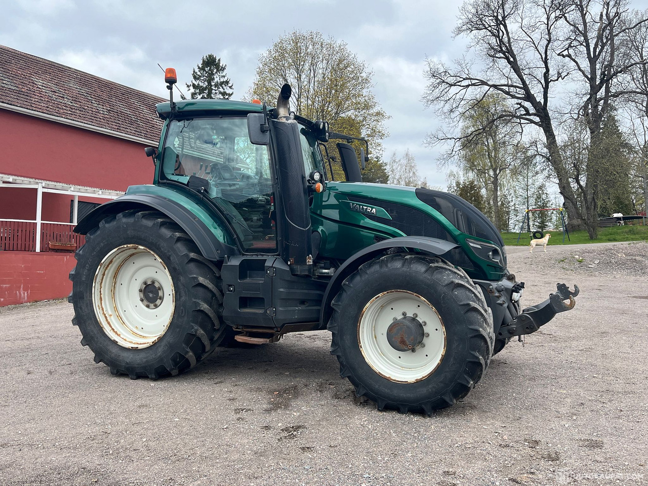 Valtra T234 Versu, traktori etunostolaitteella ja taakseajolaitteilla, 2015, Vantaa - Traktor: bild 4 Valtra T234 Versu, traktori etunostolaitteella ja taakseajolaitteilla, 2015, Vantaa - Traktor: bild 4