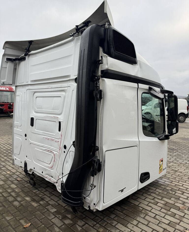 Mercedes-Benz ACTROS MP 4 STREAM SPACE truck - Hytt för Lastbil: bild 1 Mercedes-Benz ACTROS MP 4 STREAM SPACE truck - Hytt för Lastbil: bild 1