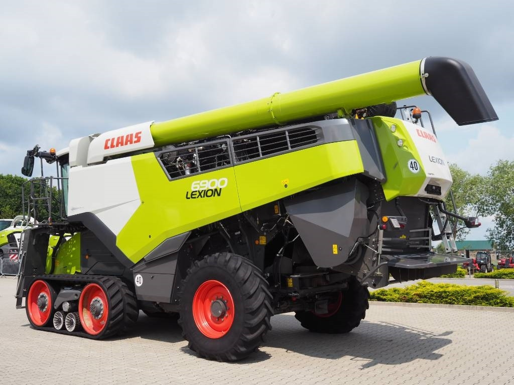 Claas Lexion 6900 TT + V930 - Skördetröska: bild 2 Claas Lexion 6900 TT + V930 - Skördetröska: bild 2