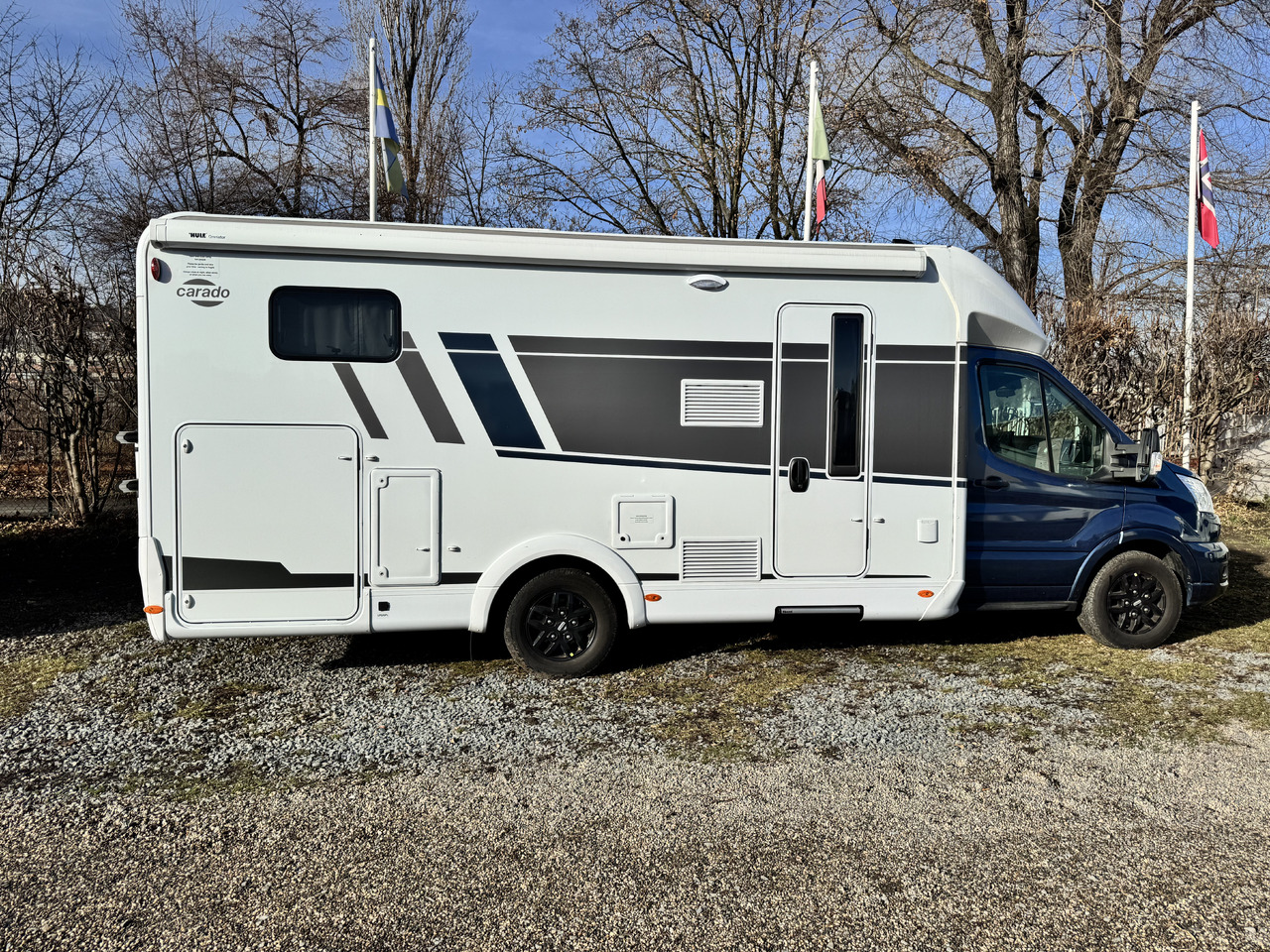 CARADO T447 pro+ , AC DOMETIC , camera, awning, radio, ALU, LPG, spare tire - Halvintegrerad husbil: bild 4 CARADO T447 pro+ , AC DOMETIC , camera, awning, radio, ALU, LPG, spare tire - Halvintegrerad husbil: bild 4