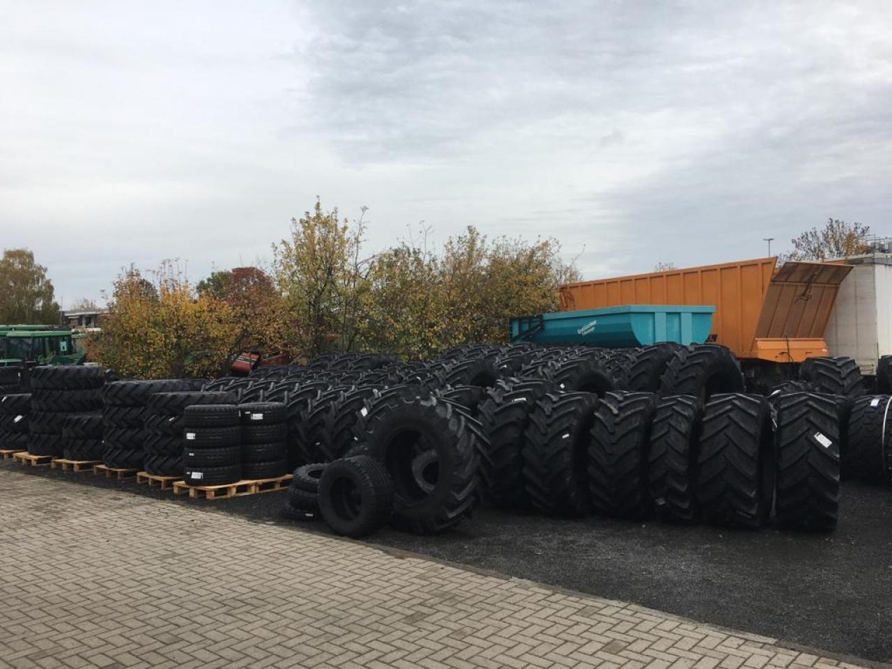 440/65R24 *GRI* - Däck: bild 2 440/65R24 *GRI* - Däck: bild 2