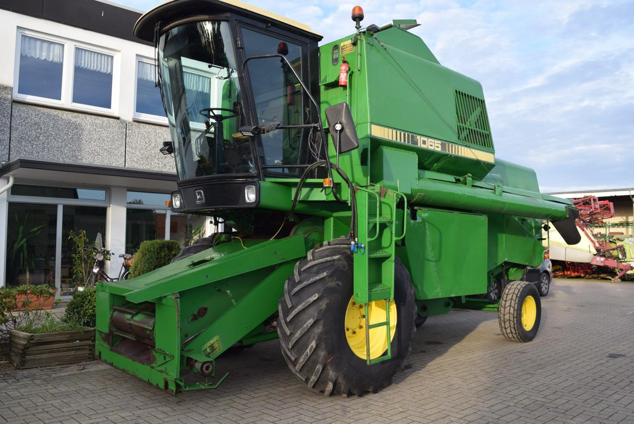 John Deere 1065 - Skördetröska: bild 1 John Deere 1065 - Skördetröska: bild 1