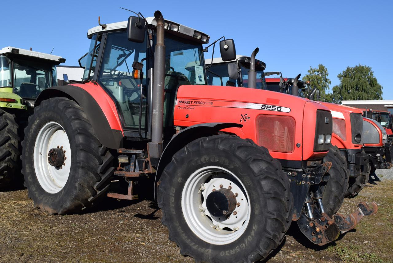Massey Ferguson MF 8250 - Traktor: bild 1 Massey Ferguson MF 8250 - Traktor: bild 1