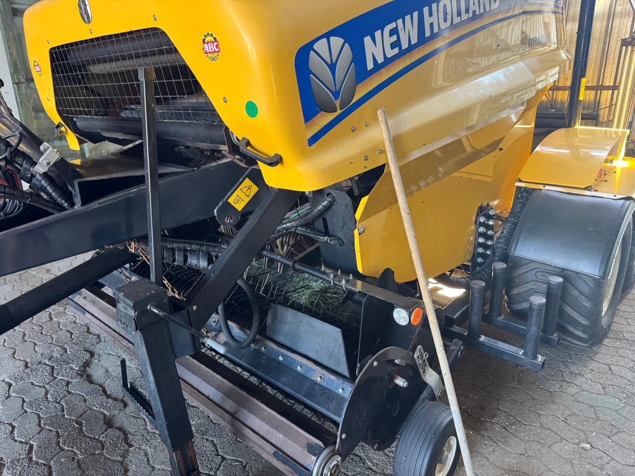 New Holland Rooll Baler 125 Combi - Rundbalspress: bild 2 New Holland Rooll Baler 125 Combi - Rundbalspress: bild 2