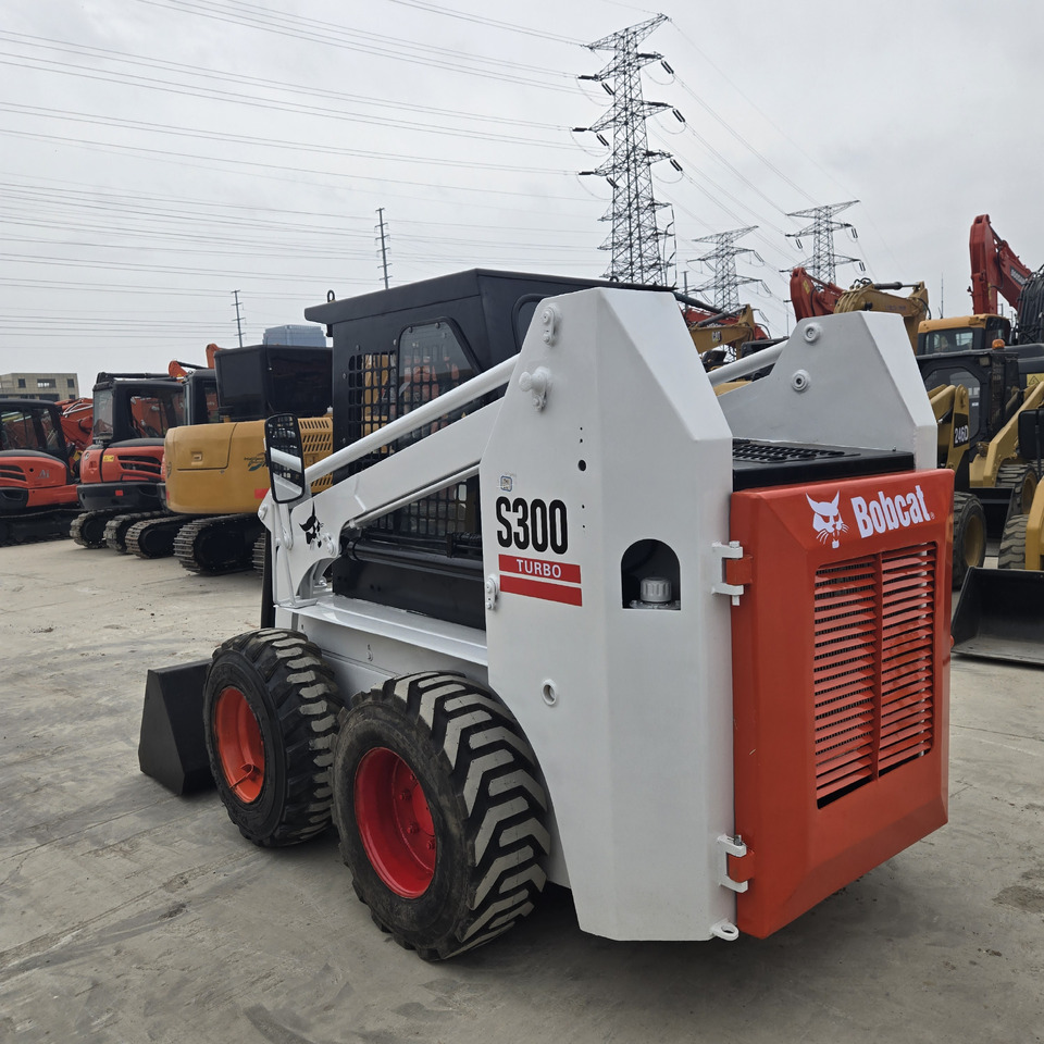 BOBCAT S300 - Kompaktlastare/ Slirstyrda lastare: bild 2 BOBCAT S300 - Kompaktlastare/ Slirstyrda lastare: bild 2