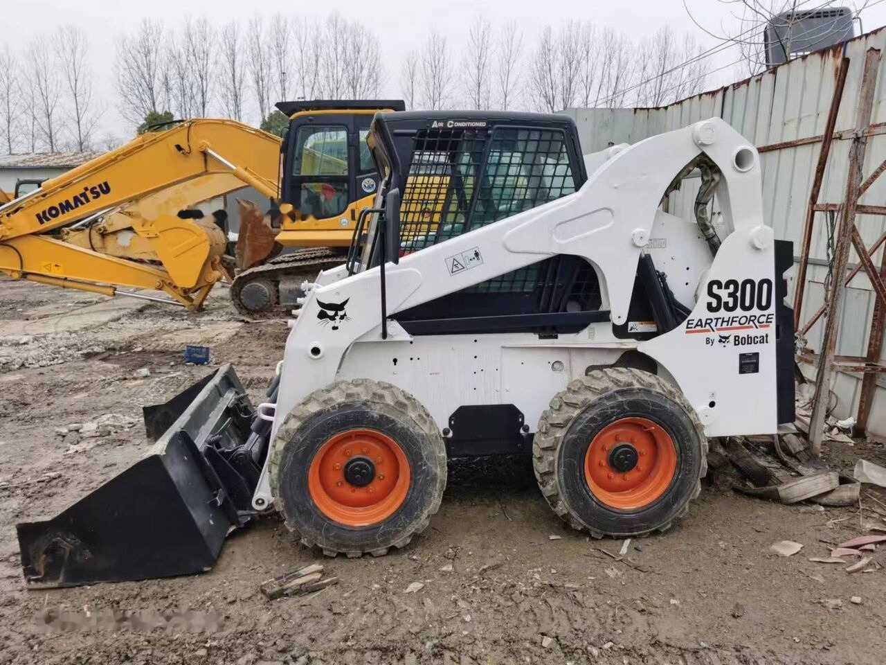 Bobcat S300 - Kompaktlastare/ Slirstyrda lastare: bild 3 Bobcat S300 - Kompaktlastare/ Slirstyrda lastare: bild 3