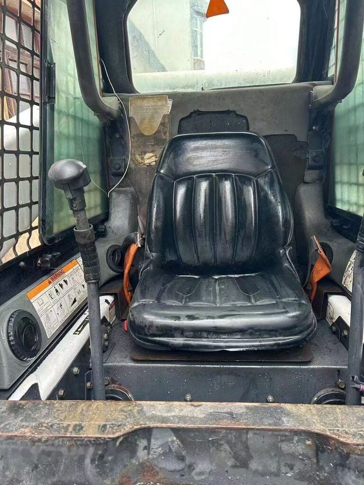 Bobcat S300 - Kompaktlastare/ Slirstyrda lastare: bild 5 Bobcat S300 - Kompaktlastare/ Slirstyrda lastare: bild 5