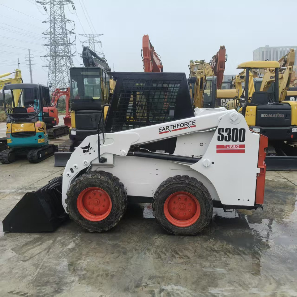 Bobcat S300 - Kompaktlastare/ Slirstyrda lastare: bild 1 Bobcat S300 - Kompaktlastare/ Slirstyrda lastare: bild 1