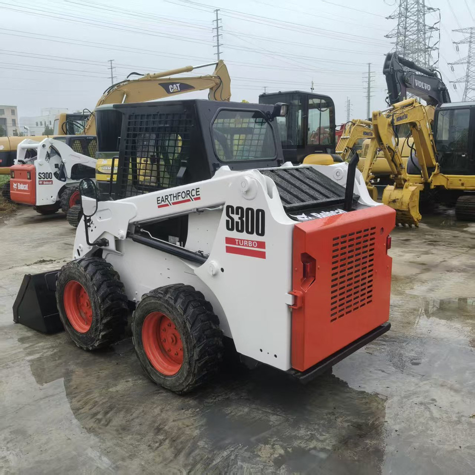 Bobcat S300 - Kompaktlastare/ Slirstyrda lastare: bild 2 Bobcat S300 - Kompaktlastare/ Slirstyrda lastare: bild 2