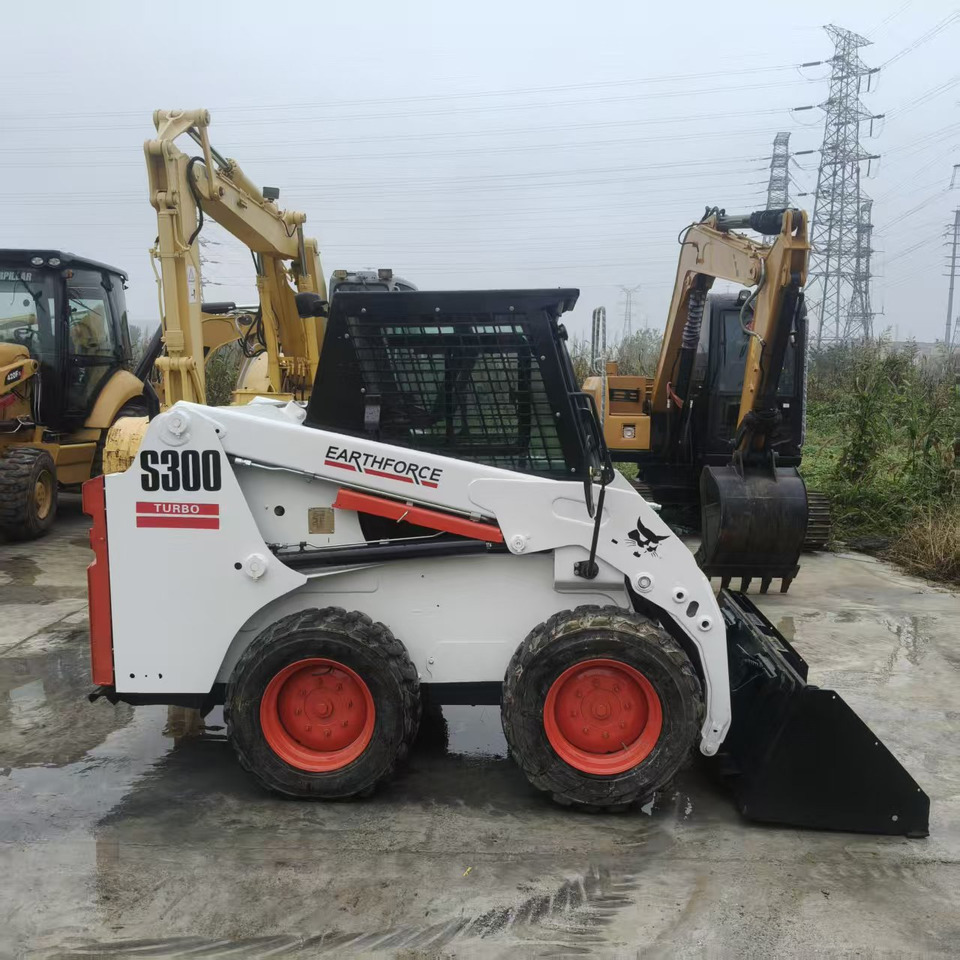 Bobcat S300 - Kompaktlastare/ Slirstyrda lastare: bild 5 Bobcat S300 - Kompaktlastare/ Slirstyrda lastare: bild 5