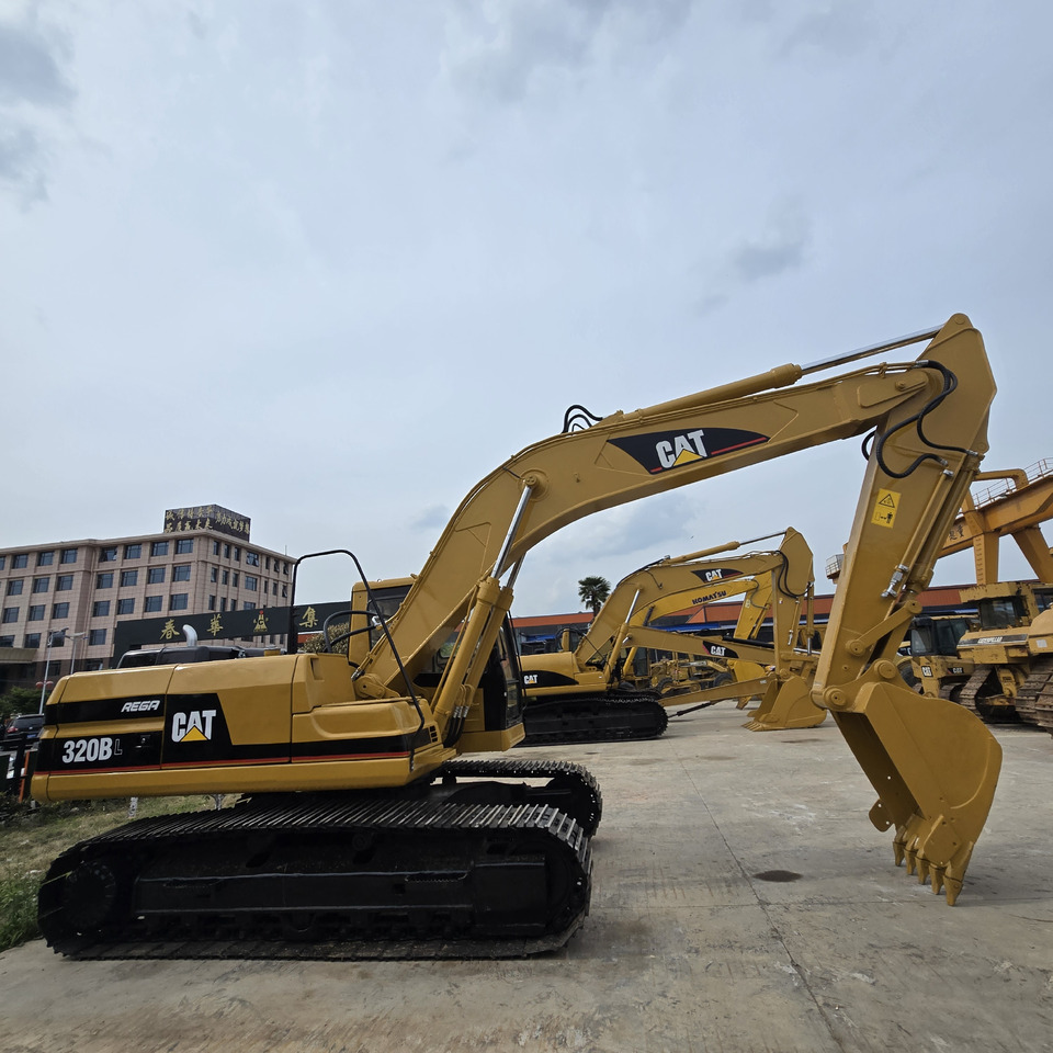 CATERPILLAR 320BL - Bandgrävare: bild 1 CATERPILLAR 320BL - Bandgrävare: bild 1