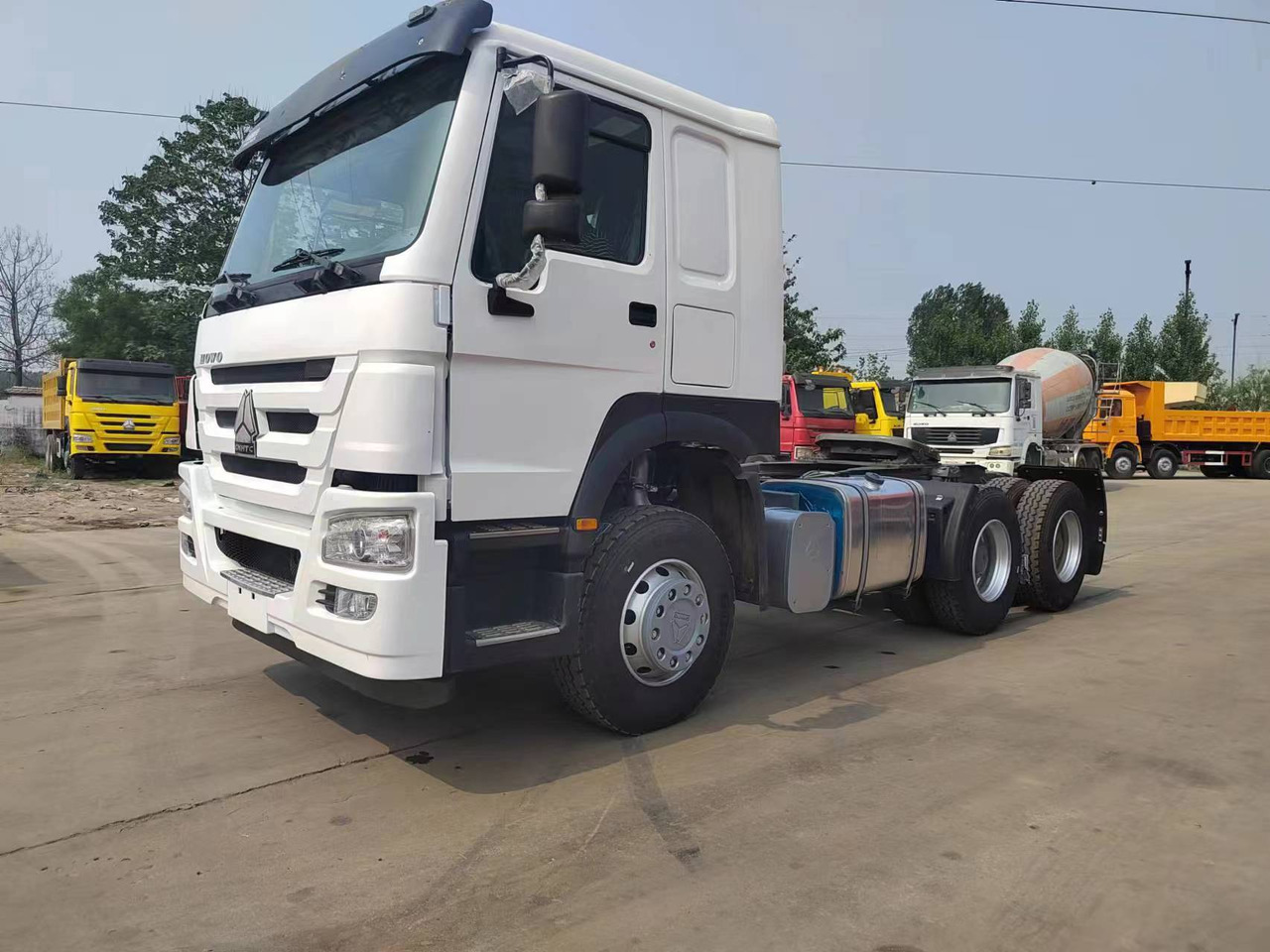 SINOTRUK Howo trailer head - Dragbil: bild 1 SINOTRUK Howo trailer head - Dragbil: bild 1