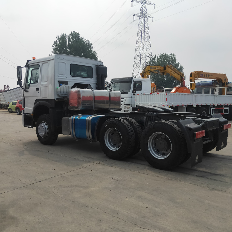 SINOTRUK Trailer head - Dragbil: bild 1 SINOTRUK Trailer head - Dragbil: bild 1