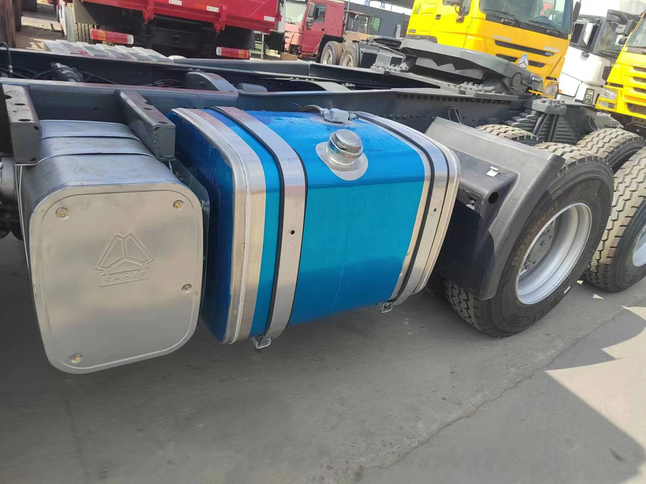 SINOTRUK Trailer head - Dragbil: bild 2 SINOTRUK Trailer head - Dragbil: bild 2