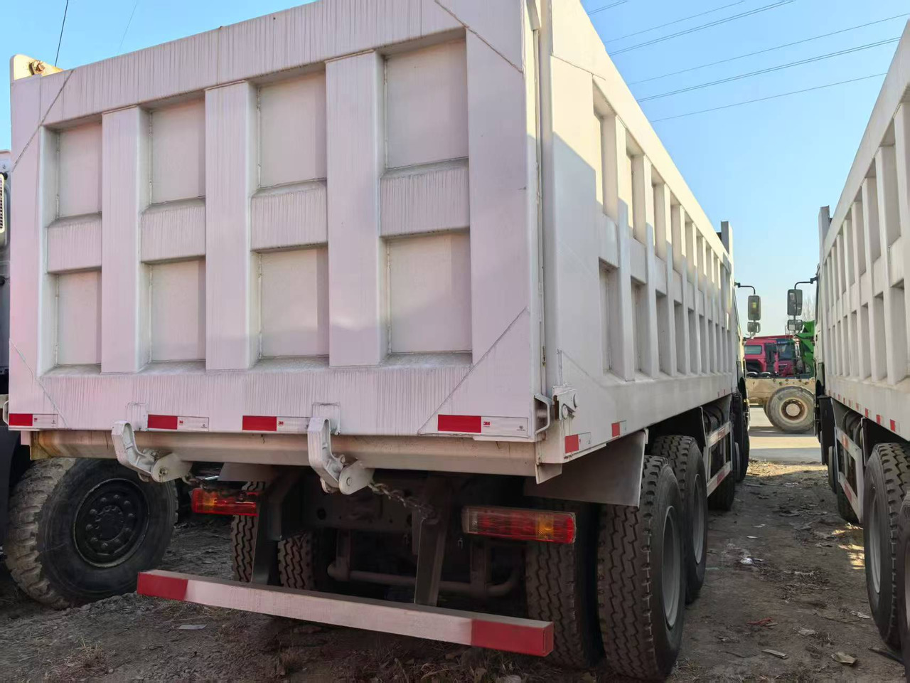SINOTRUK HOWO 8x4 - Tippbil lastbil: bild 3 SINOTRUK HOWO 8x4 - Tippbil lastbil: bild 3