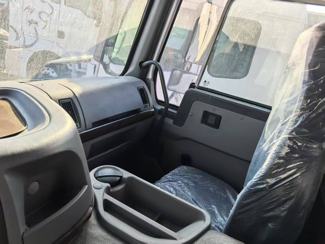 SINOTRUK HOWO 8x4 - Tippbil lastbil: bild 5 SINOTRUK HOWO 8x4 - Tippbil lastbil: bild 5