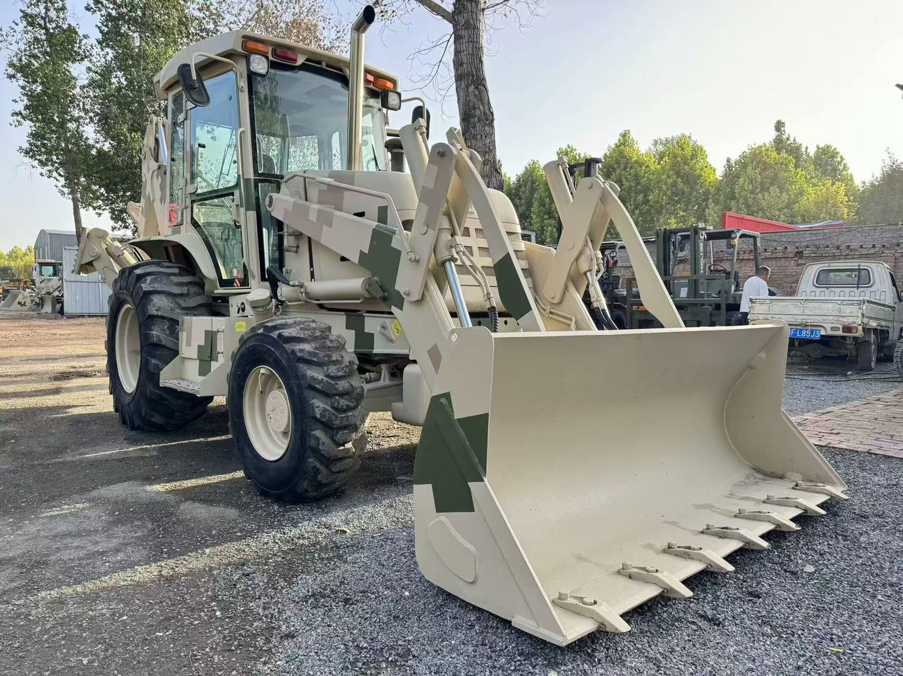 XCMG XT870 - Grävlastare: bild 1 XCMG XT870 - Grävlastare: bild 1