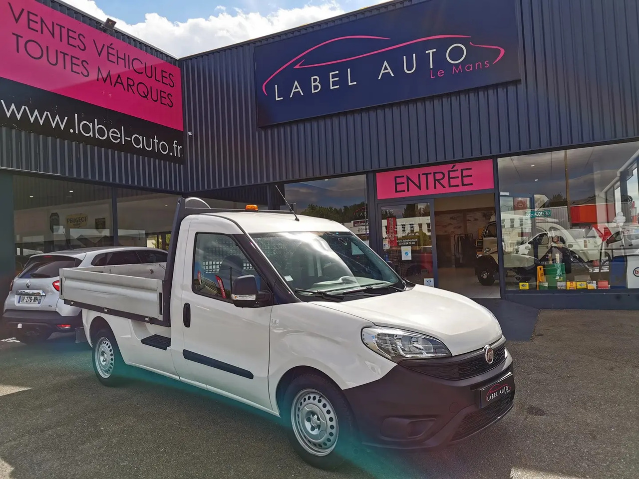 Fiat Doblo Cargo WORK UP MAXI 1.6 MULTIJET 105CH PRO LOUNGE - Transportbil med flak: bild 1 Fiat Doblo Cargo WORK UP MAXI 1.6 MULTIJET 105CH PRO LOUNGE - Transportbil med flak: bild 1