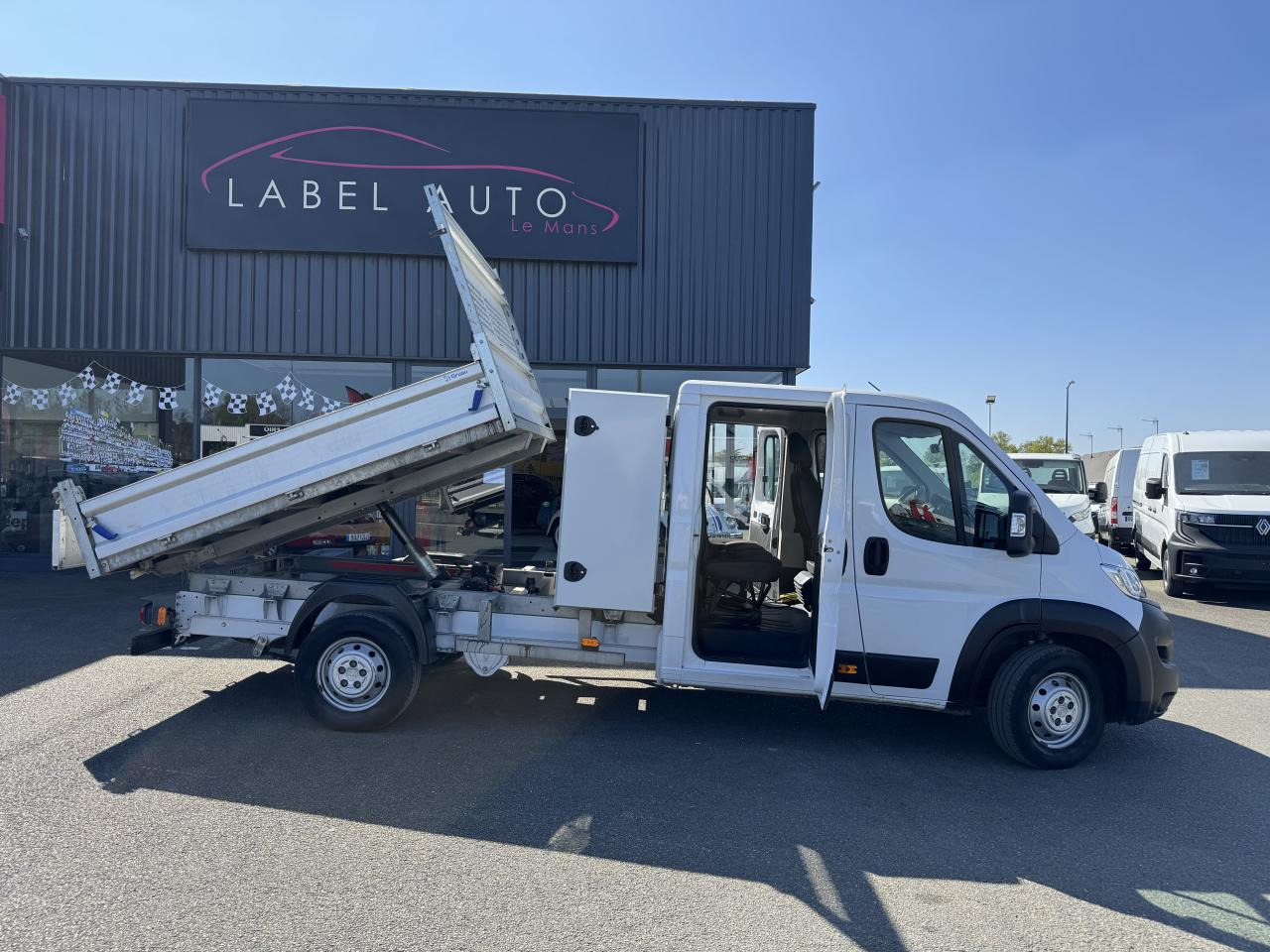 OPEL MOVANO 3T5 BENNE + COFFRE DOUBLE CABINE 6PLACES 2.2 HDI 165CH - Transportbil med tippflak: bild 1 OPEL MOVANO 3T5 BENNE + COFFRE DOUBLE CABINE 6PLACES 2.2 HDI 165CH - Transportbil med tippflak: bild 1