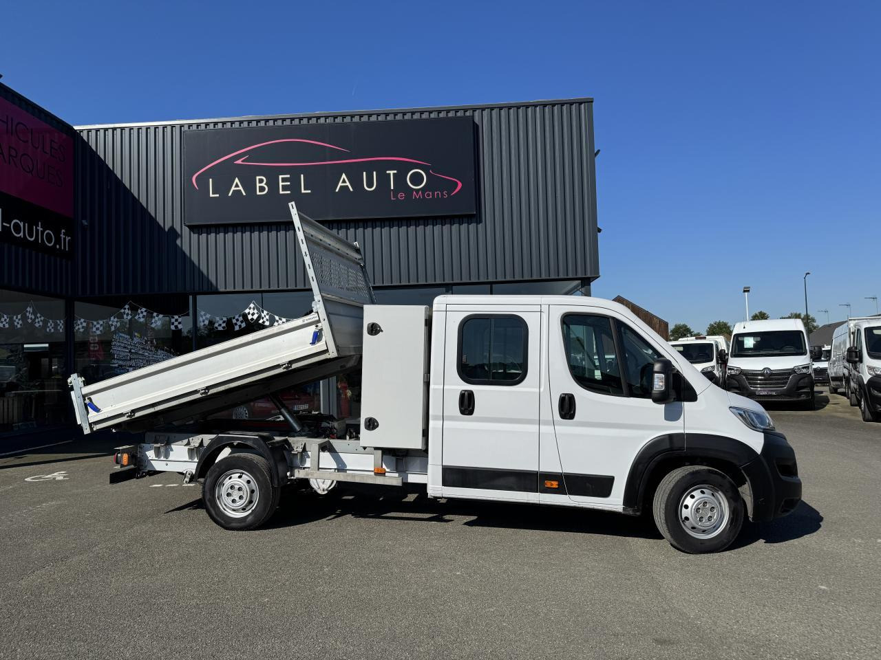 Opel Movano combi 165CH BLUEHDI S&S BENNE COFFRE DOUBLE CABINE 6 PLACES - Transportbil med tippflak: bild 1 Opel Movano combi 165CH BLUEHDI S&S BENNE COFFRE DOUBLE CABINE 6 PLACES - Transportbil med tippflak: bild 1