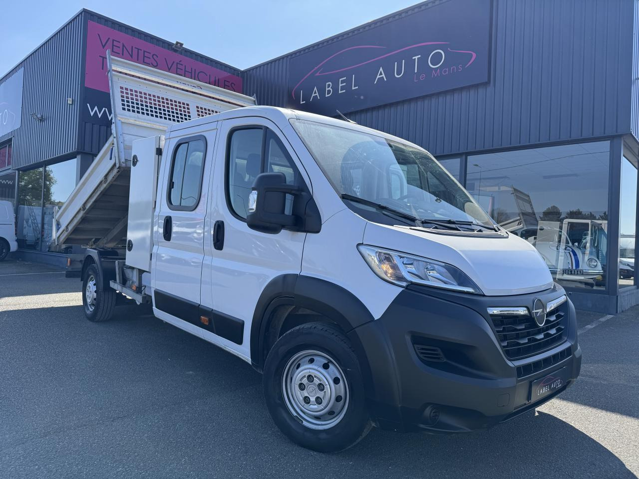 Opel Movano combi 3.5 MAXI 165CH BLUEHDI S&S BENNE COFFRE DOUBLE CABINE 6 PLACES - Transportbil med tippflak: bild 2 Opel Movano combi 3.5 MAXI 165CH BLUEHDI S&S BENNE COFFRE DOUBLE CABINE 6 PLACES - Transportbil med tippflak: bild 2
