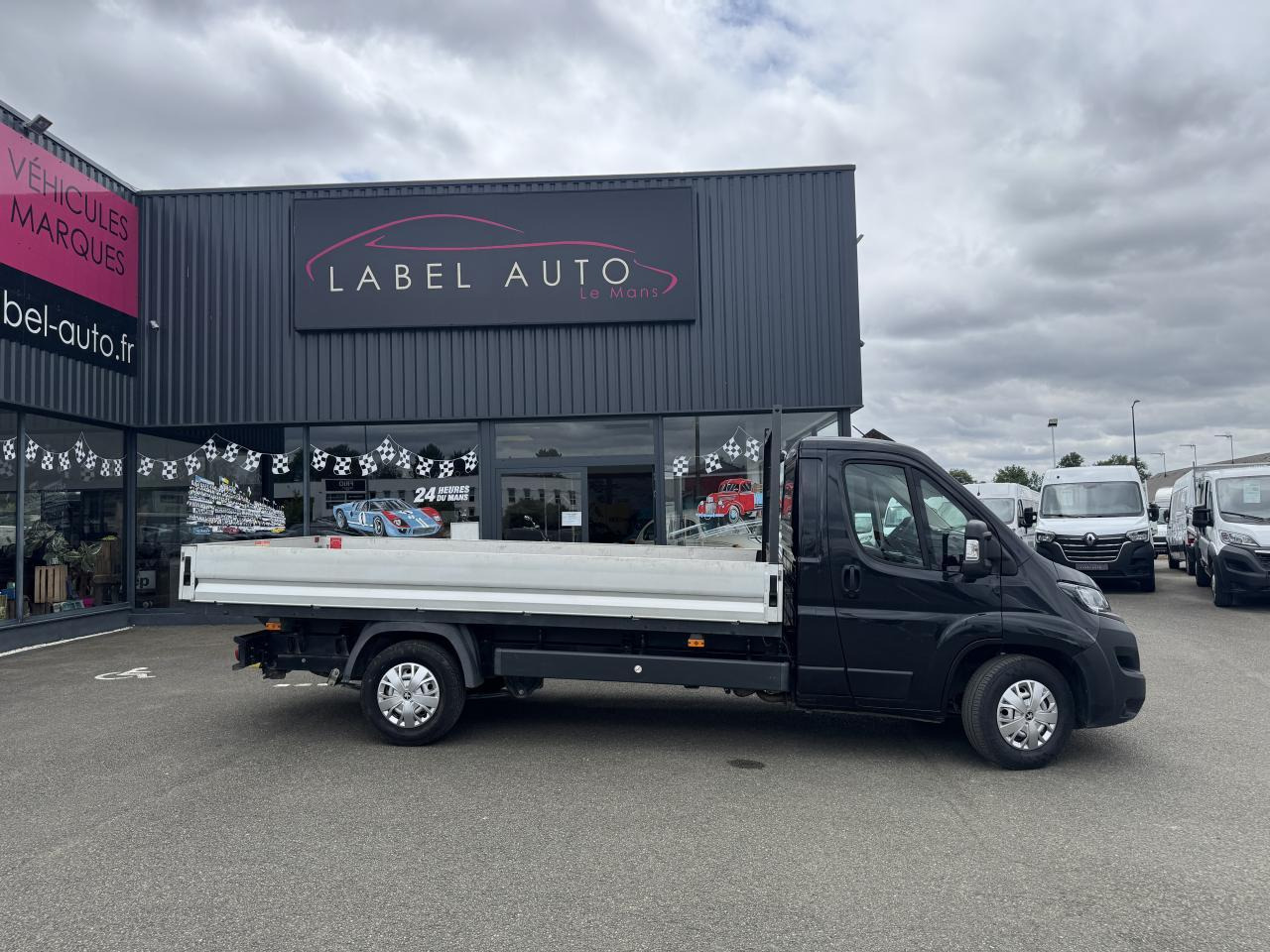 Peugeot Boxer PEUGEOT 3T5 PLATEAU 4M20 2.2 HDI 140 CH PREMIUM - Transportbil med flak: bild 1 Peugeot Boxer PEUGEOT 3T5 PLATEAU 4M20 2.2 HDI 140 CH PREMIUM - Transportbil med flak: bild 1