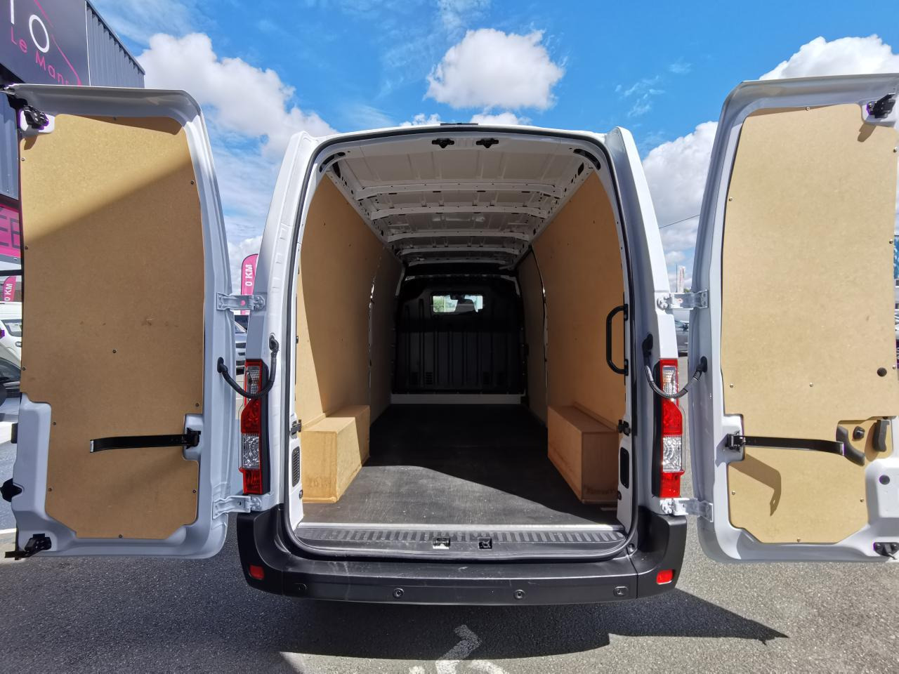 RENAULT Master Confort F3500 L3H2 2.3 Blue dCi - 135 III FOURGON Fourgon L3H2 Traction PHASE 3 - Skåpbil: bild 3 RENAULT Master Confort F3500 L3H2 2.3 Blue dCi - 135 III FOURGON Fourgon L3H2 Traction PHASE 3 - Skåpbil: bild 3