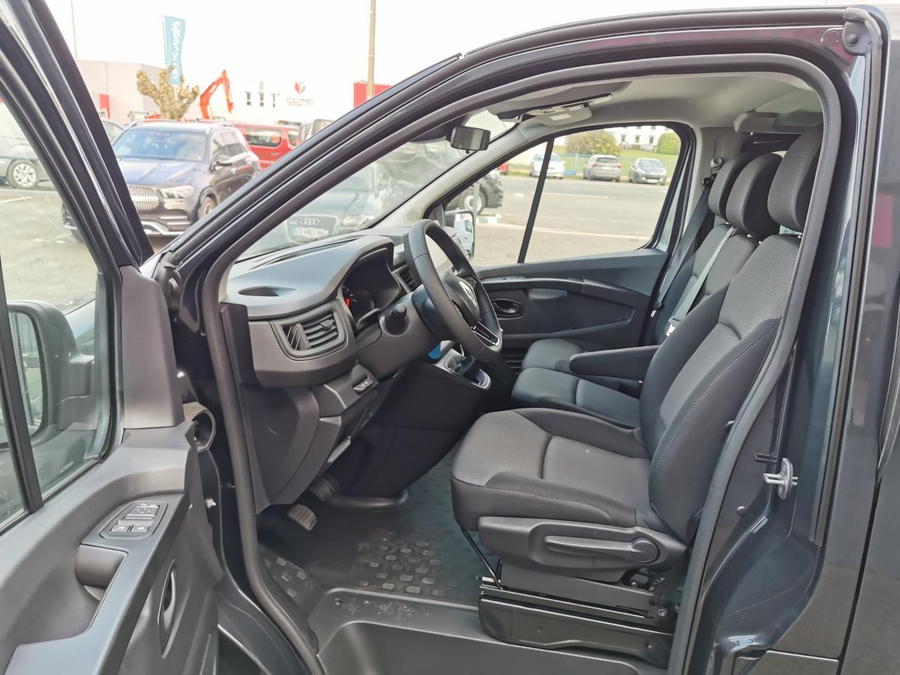 RENAULT Trafic L2 2.0 Energy dCi - 150 - S&S III COMBI Combi Zen L2H1 PHASE 3 - Minibuss, Persontransport: bild 5 RENAULT Trafic L2 2.0 Energy dCi - 150 - S&S III COMBI Combi Zen L2H1 PHASE 3 - Minibuss, Persontransport: bild 5