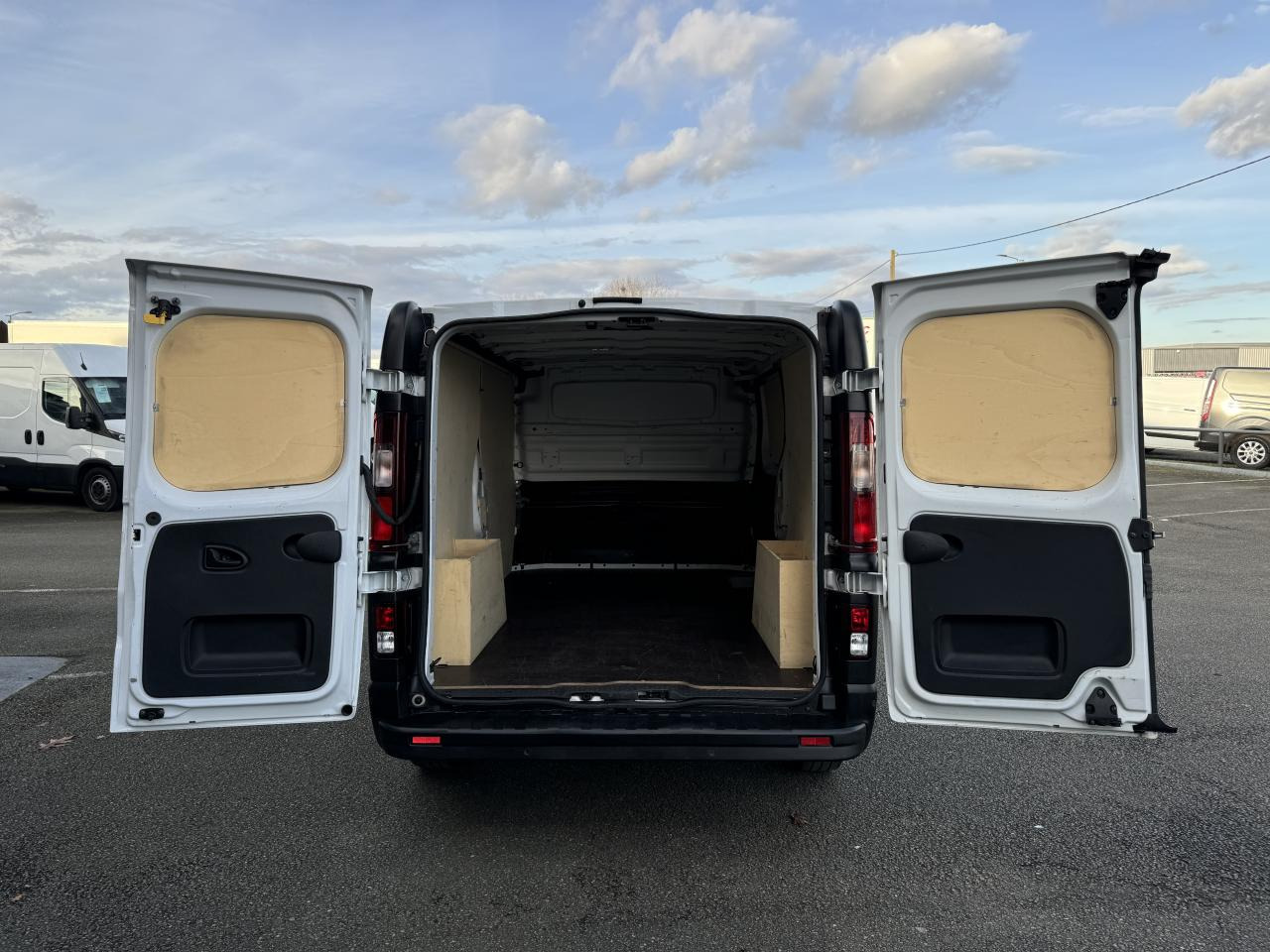 RENAULT Trafic L2H1 3000 Kg 2.0 Blue dCi - 130 III FOURGON Fourgon Grand Confort L2H1 PHASE 3 - Skåpbil: bild 3 RENAULT Trafic L2H1 3000 Kg 2.0 Blue dCi - 130 III FOURGON Fourgon Grand Confort L2H1 PHASE 3 - Skåpbil: bild 3