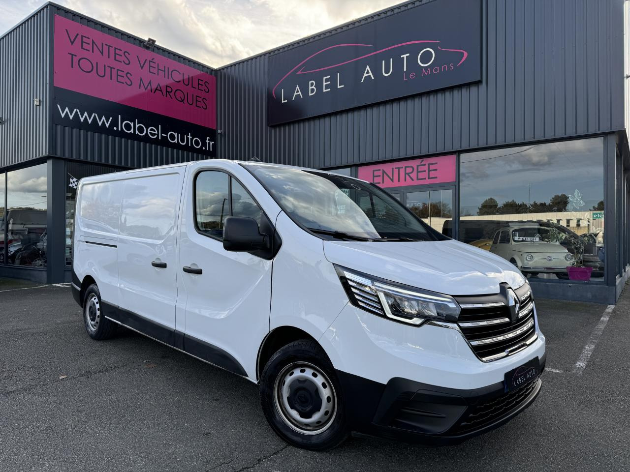 RENAULT Trafic L2H1 3000 Kg 2.0 Blue dCi - 130 III FOURGON Fourgon Grand Confort L2H1 PHASE 3 - Skåpbil: bild 1 RENAULT Trafic L2H1 3000 Kg 2.0 Blue dCi - 130 III FOURGON Fourgon Grand Confort L2H1 PHASE 3 - Skåpbil: bild 1