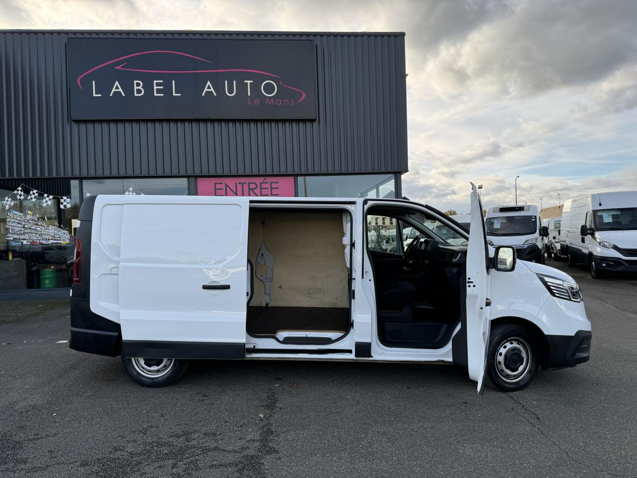 RENAULT Trafic L2H1 3000 Kg 2.0 Blue dCi - 130 III FOURGON Fourgon Grand Confort L2H1 PHASE 3 - Skåpbil: bild 1 RENAULT Trafic L2H1 3000 Kg 2.0 Blue dCi - 130 III FOURGON Fourgon Grand Confort L2H1 PHASE 3 - Skåpbil: bild 1