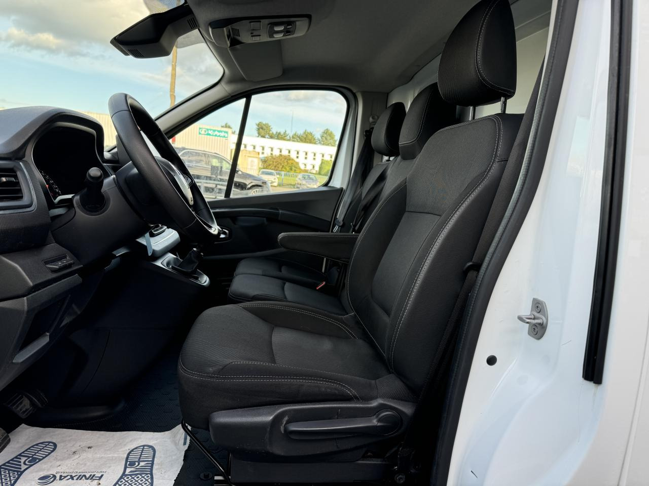 RENAULT Trafic L2H1 3000 Kg 2.0 Blue dCi - 130 III FOURGON Fourgon Grand Confort L2H1 PHASE 3 - Skåpbil: bild 4 RENAULT Trafic L2H1 3000 Kg 2.0 Blue dCi - 130 III FOURGON Fourgon Grand Confort L2H1 PHASE 3 - Skåpbil: bild 4