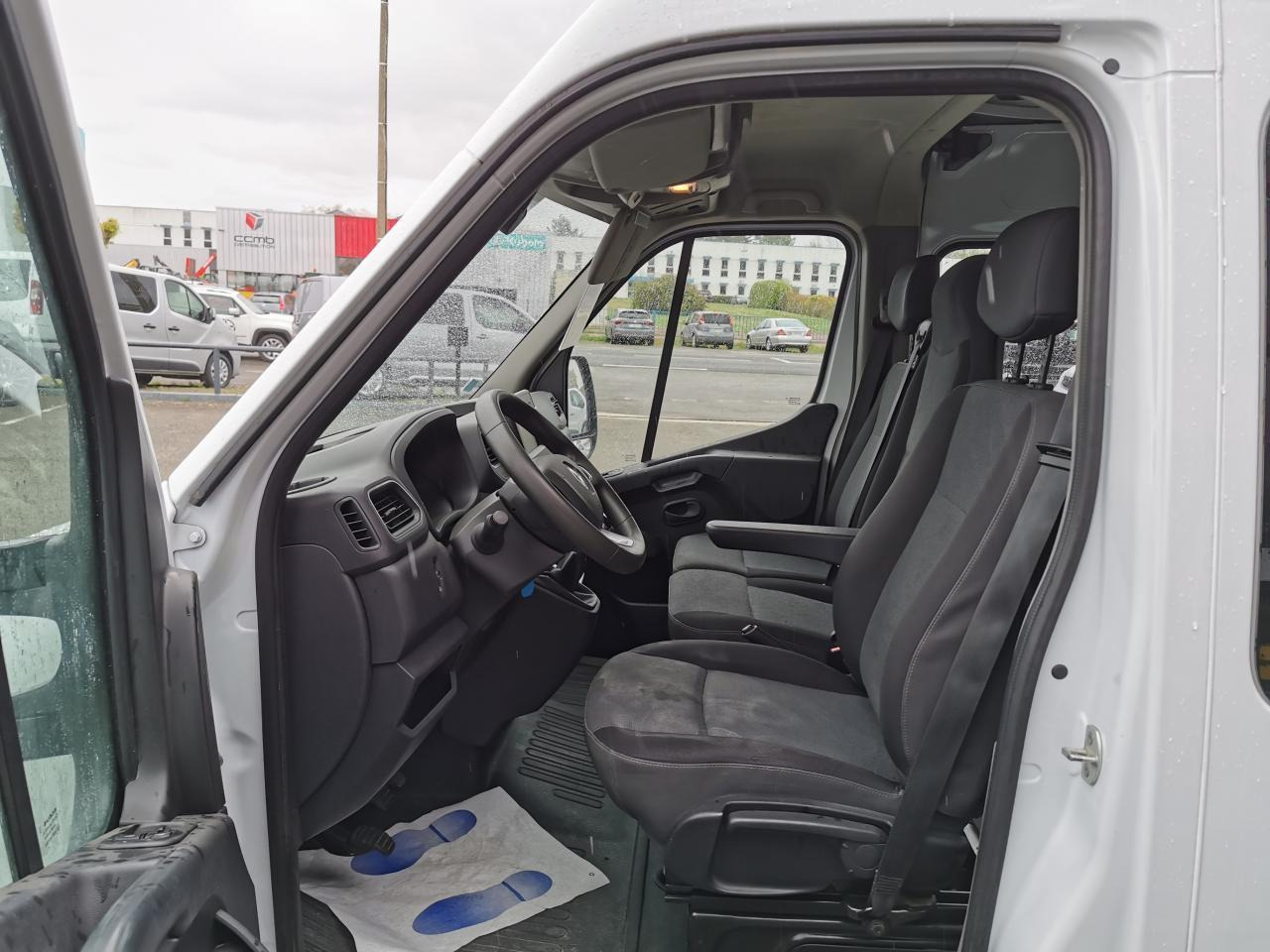 Renault Master 7 PLACES Confort F3300 L2H2 2.3 dCi - 135 III CABINE APPROFONDIE Cabine approfondie L2H2 Tra - Dubbelhytt transportbil: bild 4 Renault Master 7 PLACES Confort F3300 L2H2 2.3 dCi - 135 III CABINE APPROFONDIE Cabine approfondie L2H2 Tra - Dubbelhytt transportbil: bild 4