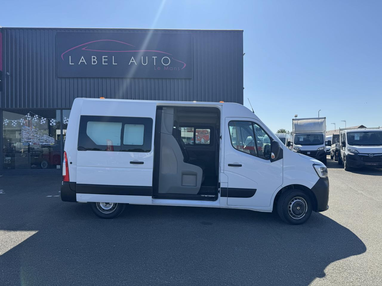 Renault Master 7 PLACES Confort F3300 L2H2 2.3 dCi - 135 III CABINE APPROFONDIE Cabine approfondie L2H2 Tra - Dubbelhytt transportbil: bild 1 Renault Master 7 PLACES Confort F3300 L2H2 2.3 dCi - 135 III CABINE APPROFONDIE Cabine approfondie L2H2 Tra - Dubbelhytt transportbil: bild 1