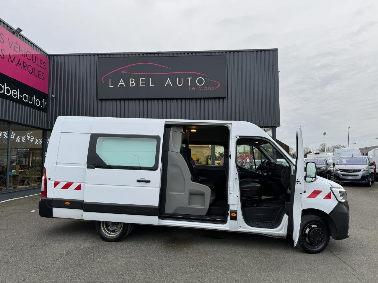 Renault Master F3500 L3H2 2.3 BLUE DCI 135CH CABINE APPROFONDIE 6 PLACES GRAND CONFORT - Dubbelhytt transportbil: bild 1 Renault Master F3500 L3H2 2.3 BLUE DCI 135CH CABINE APPROFONDIE 6 PLACES GRAND CONFORT - Dubbelhytt transportbil: bild 1