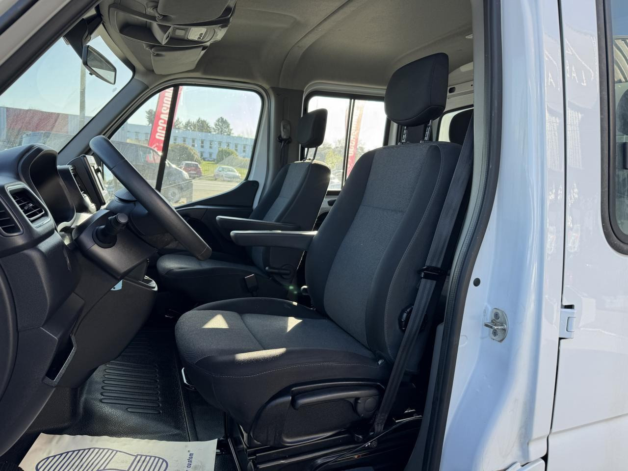 Renault Master RENAULT 3T5 BENNE + COFFRE RJ DOUBLE CABINE 6 PL 2.3 DCI 130 CH CONFORT + GPS + REGUL + CLIM - Transportbil med tippflak: bild 4 Renault Master RENAULT 3T5 BENNE + COFFRE RJ DOUBLE CABINE 6 PL 2.3 DCI 130 CH CONFORT + GPS + REGUL + CLIM - Transportbil med tippflak: bild 4