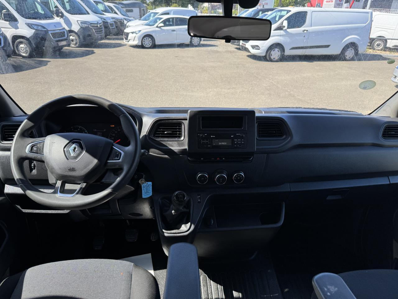 Renault Master RENAULT 3T5 BENNE + COFFRE RJ DOUBLE CABINE 6 PL 2.3 DCI 130 CH CONFORT + GPS + REGUL + CLIM - Transportbil med tippflak: bild 3 Renault Master RENAULT 3T5 BENNE + COFFRE RJ DOUBLE CABINE 6 PL 2.3 DCI 130 CH CONFORT + GPS + REGUL + CLIM - Transportbil med tippflak: bild 3