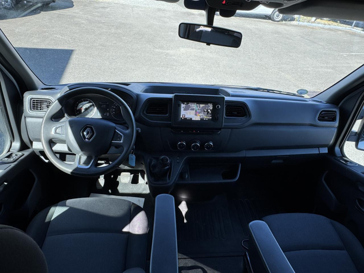 Renault Master RENAULT 3T5 BENNE + COFFRE RJ DOUBLE CABINE 6 PL 2.3 DCI 130 CH CONFORT + GPS + REGUL + CLIM - Transportbil med tippflak: bild 3 Renault Master RENAULT 3T5 BENNE + COFFRE RJ DOUBLE CABINE 6 PL 2.3 DCI 130 CH CONFORT + GPS + REGUL + CLIM - Transportbil med tippflak: bild 3