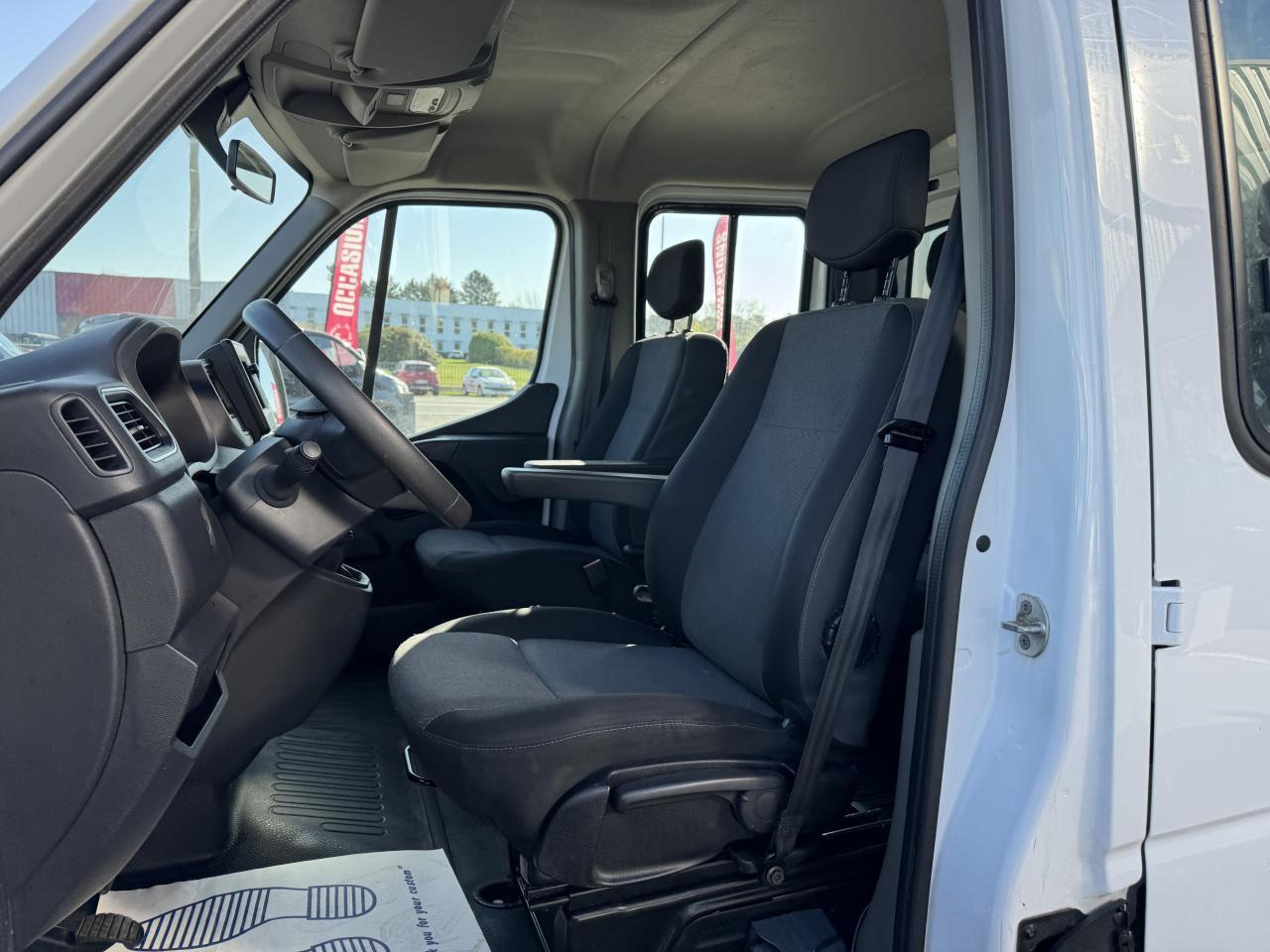 Renault Master combi RENAULT 3T5 BENNE + COFFRE RJ DOUBLE CABINE 6 PL 2.3 DCI 130 CH CONFORT + GPS + REGUL + CLIM - Transportbil med tippflak: bild 4 Renault Master combi RENAULT 3T5 BENNE + COFFRE RJ DOUBLE CABINE 6 PL 2.3 DCI 130 CH CONFORT + GPS + REGUL + CLIM - Transportbil med tippflak: bild 4