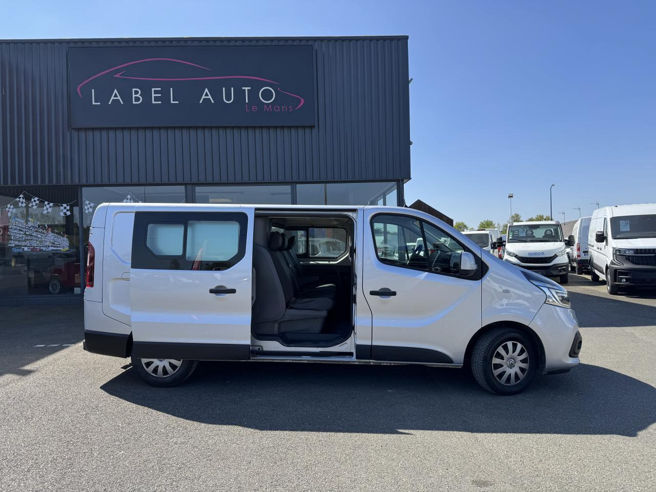 Renault Trafic L2H1 2.0 DCI 145CH CABINE APPROFONDIE 6 PLACES CONFORT EDC - Dubbelhytt transportbil: bild 1 Renault Trafic L2H1 2.0 DCI 145CH CABINE APPROFONDIE 6 PLACES CONFORT EDC - Dubbelhytt transportbil: bild 1