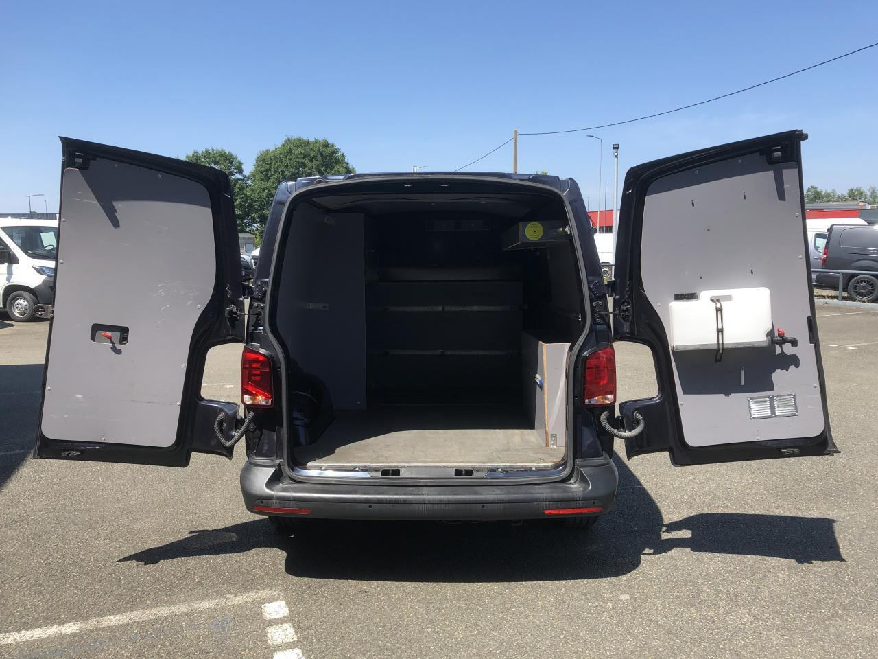 Volkswagen Transporter 2.8T L1H1 2.0 TDI 150CH BUSINESS DSG7 - Skåpbil: bild 2 Volkswagen Transporter 2.8T L1H1 2.0 TDI 150CH BUSINESS DSG7 - Skåpbil: bild 2