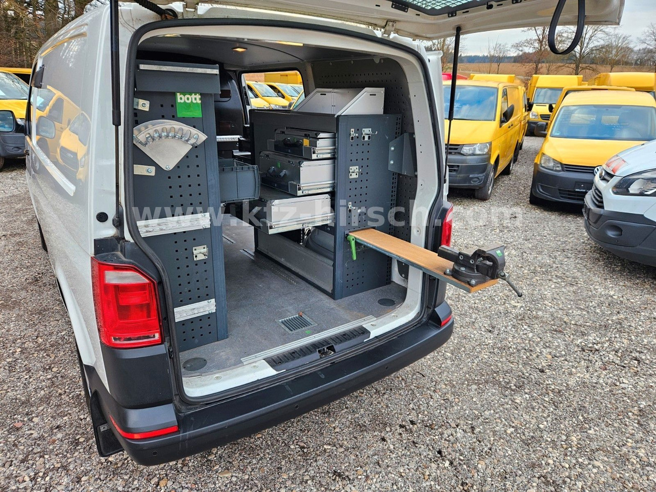Volkswagen T6 Auto/ DSG Bott Sortimo Stdhzg Behindertenger. - Persontransport: bild 2 Volkswagen T6 Auto/ DSG Bott Sortimo Stdhzg Behindertenger. - Persontransport: bild 2