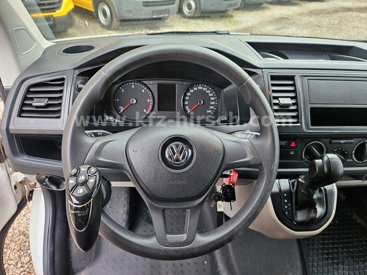 Volkswagen T6 Auto/ DSG Bott Sortimo Stdhzg Behindertenger. - Persontransport: bild 3 Volkswagen T6 Auto/ DSG Bott Sortimo Stdhzg Behindertenger. - Persontransport: bild 3